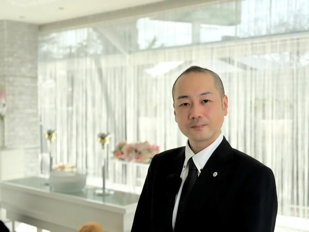 インタビューを受ける松本拓朗さん