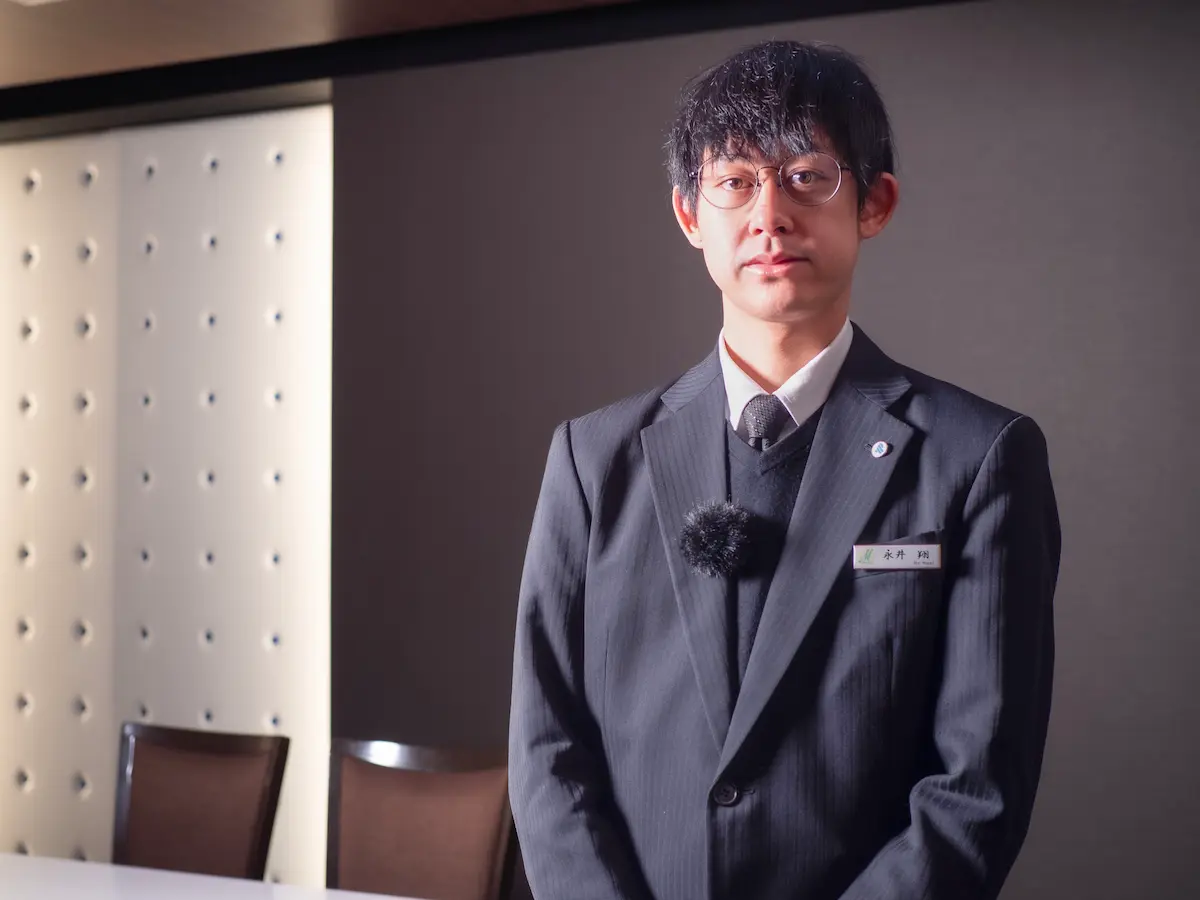 インタビューを受ける永井翔さん